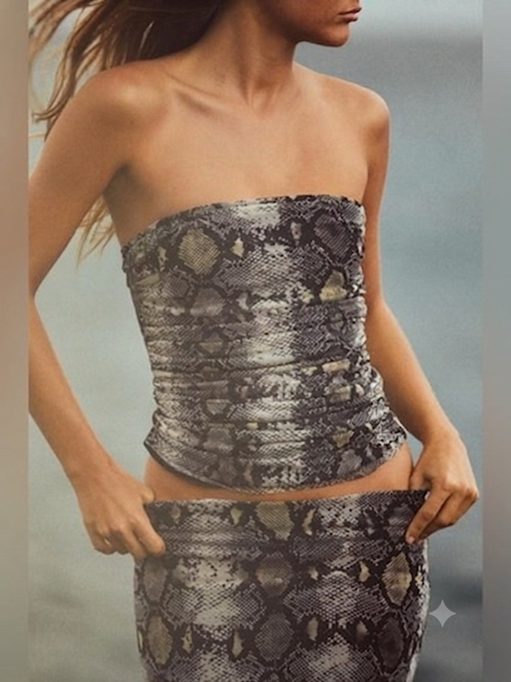 Gorgeous Zara strapless bandeau top in an edgy grey and black snakeskin print